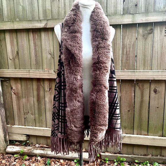 Northern Angel Faux Fur Shawl Collar Vest Cardigan - Fringe – S/M – NWT - Picture 7 of 11